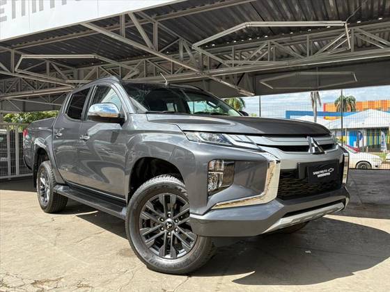 MITSUBISHI TRITON 2.4 BITURBO DIESEL CD HPE 4X4 AUTOMÁTICO MITSUBISHI TRITON 2.4 BITURBO DIESEL CD HPE 4X4 AUTOMÁTICO